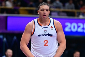 李根：上海的4个外援无论带队能力和个人能力 都是断档的存在