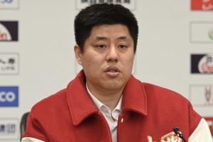 潘江：我们上半场打得很急躁 但是下半场我们调整回来了