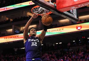 活力十足！考德威尔9中6贡献12分11板 其中4前场板