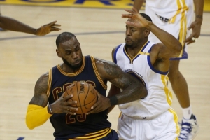 娟儿：詹姆斯几乎单枪匹马把宇宙勇逼到绝境 仅凭此他就是GOAT