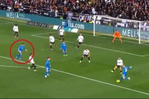 姆巴佩向马斯坦托诺喊话“传给我”，后者离谱打偏，姆总挥拳不满