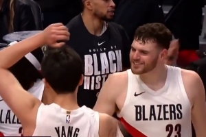 大根人不错！杨瀚森险被比彻姆隔扣 克林根击掌给予鼓励