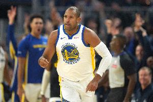 科尔：霍福德攻防两端令人难以置信 他几乎接管了整场比赛