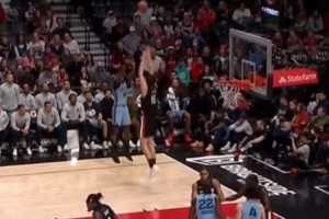 马健：杨瀚森让对手连投3三分 篮下2次被打2+1 这3分钟绝对不及格