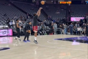 备战骑士生涯首战！哈登赛前着重练习三分球 期间连中五球