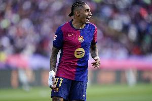 世体：巴萨今日进行训练，拉菲尼亚仍未参加合练