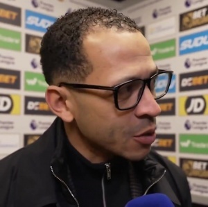 哈哈哈哈！帕尔默在一旁含情脉脉偷看，罗塞尼尔接受采访崩不住了