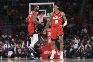 小贾：KD永远都在打磨自己的技术 他对细节的把控让我印象深刻