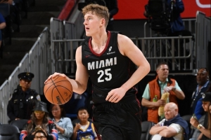 亚库乔尼斯谈出场时间不稳定：时刻做好准备 有机会就要全力抓住