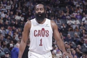 骑士阿伦：哈登挡拆中一直在找我 他极具进攻威胁 这让他更加难防