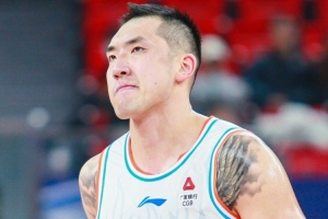 媒体人：陶汉林燃尽的一场比赛 这场无可挑剔 鲍威尔最好还是换掉