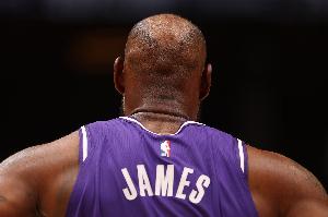 詹姆斯：我们在第四节获得了好机会投不进 雷霆比我们投进的球多