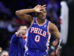 放开抡！马克西打满首节10中5砍下14分1板1助