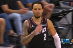 狂轰滥炸！科菲追身三分命中 不到一节半时间太阳领先独行侠30分